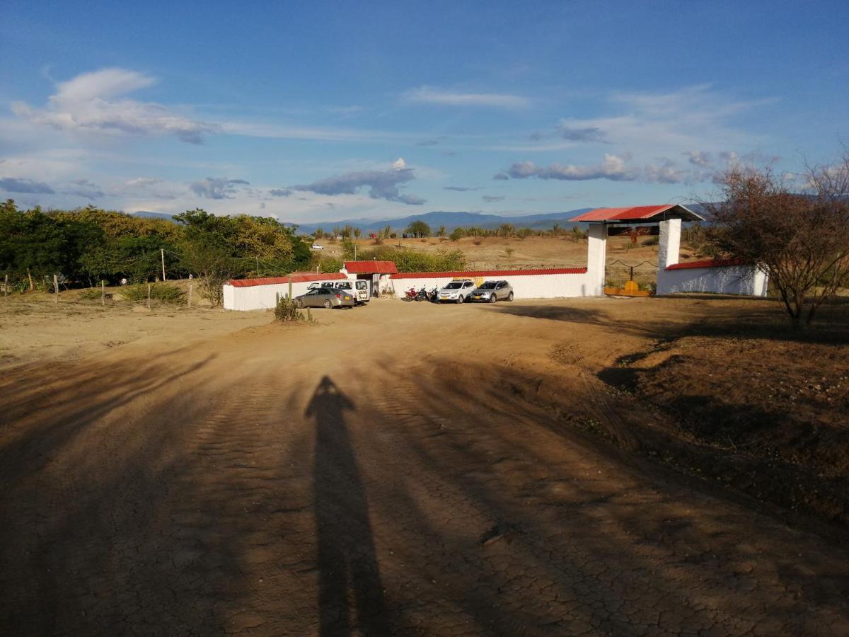 El Penon De Constantino - Tatacoa Hotel Villavieja Exterior foto